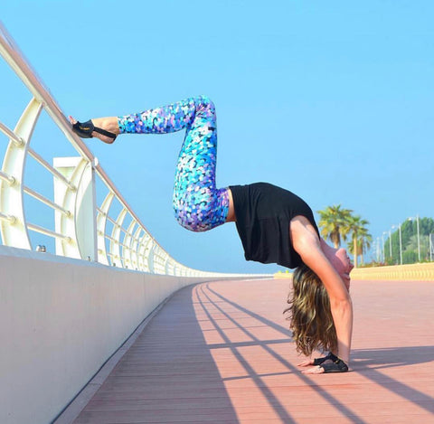 Yogi in Hollowback Handstand