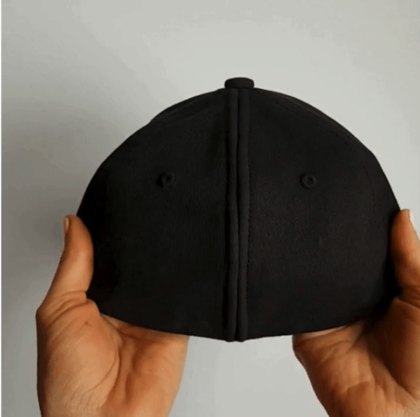 Hat magnetically opening and closing at the back