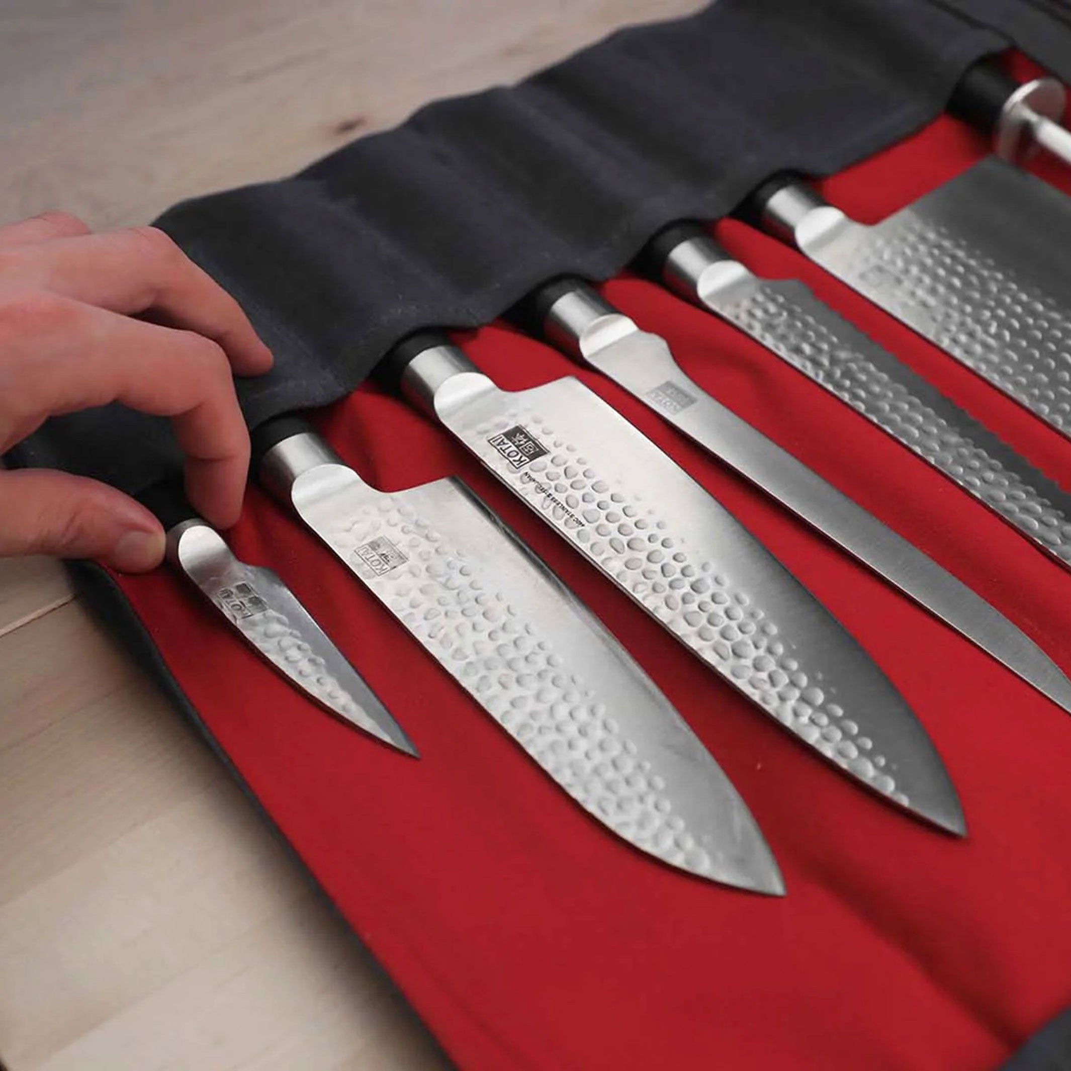 https://cdn.shopify.com/s/files/1/0065/0104/0226/products/Kotai-Knife-Set-couteaux-nomade-traveller-Messer-Set-knives-chef-knife-rollup-bag-Messertasche-mood-2130.jpg?v=1665240941&width=2130