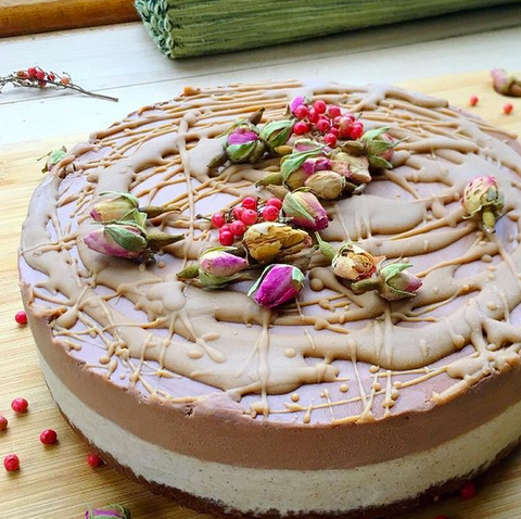 Raw Salted Caramel Cheesecake