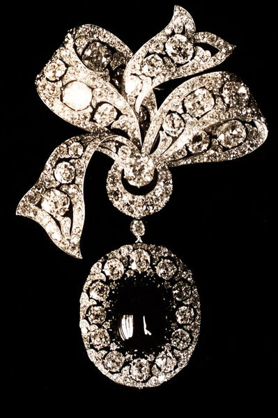 Romanov Dynasty diamonds: Diamond and sapphire brooch 