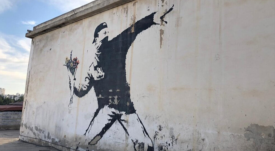 Une toile de Banksy s'autodétruit : cinq questions sur un coup de