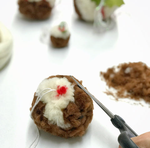How to Make A Christmas Pudding Pompom