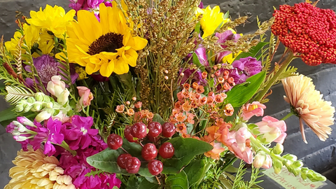 Enjoy the Rich Colors of Fall in Floral Arrangements 