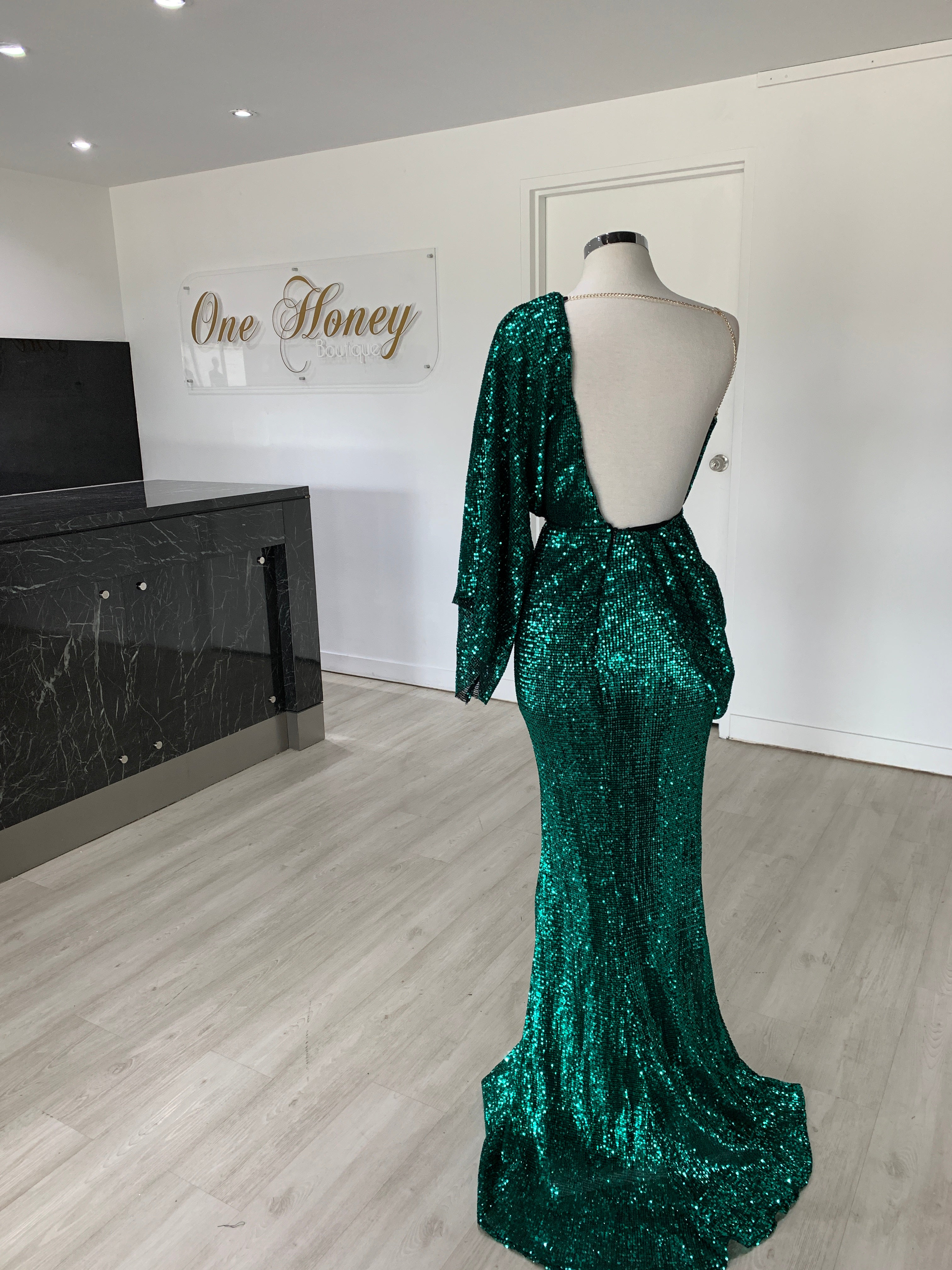 Honey Couture SHAKIRA Emerald Green One Sleeve Sequin Formal Dress