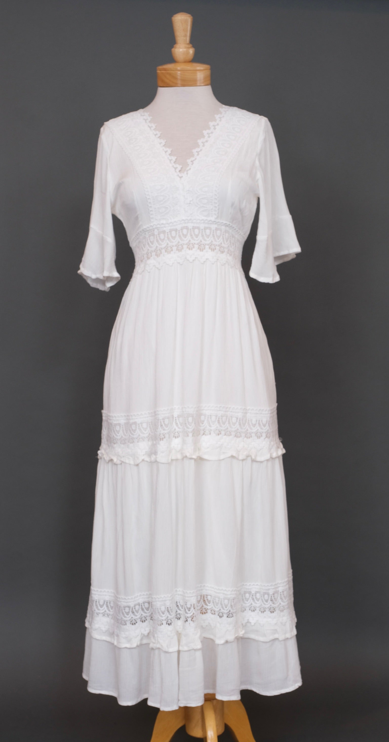 Blossom Dress in White – Chateau Bel Age Boutique