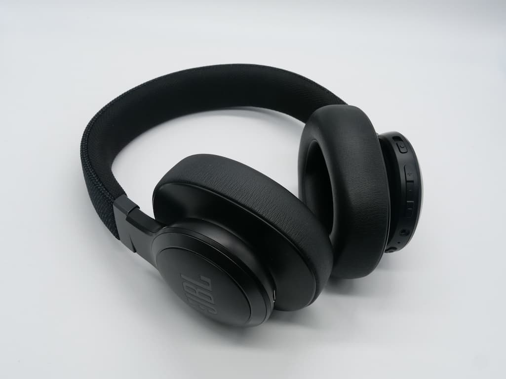 solopgang Sjældent Industriel JBL Live 660NC Review - Bluetooth Noise Cancelling Headphones