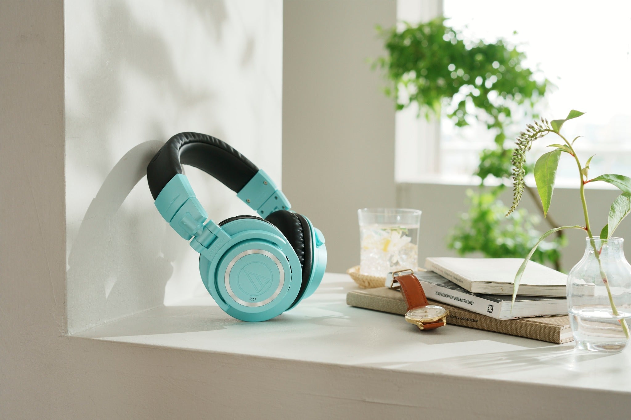 Audio-Technica ATH-M50xBT2 IB Limited Edition Ice Blue Lifestyle Photograph