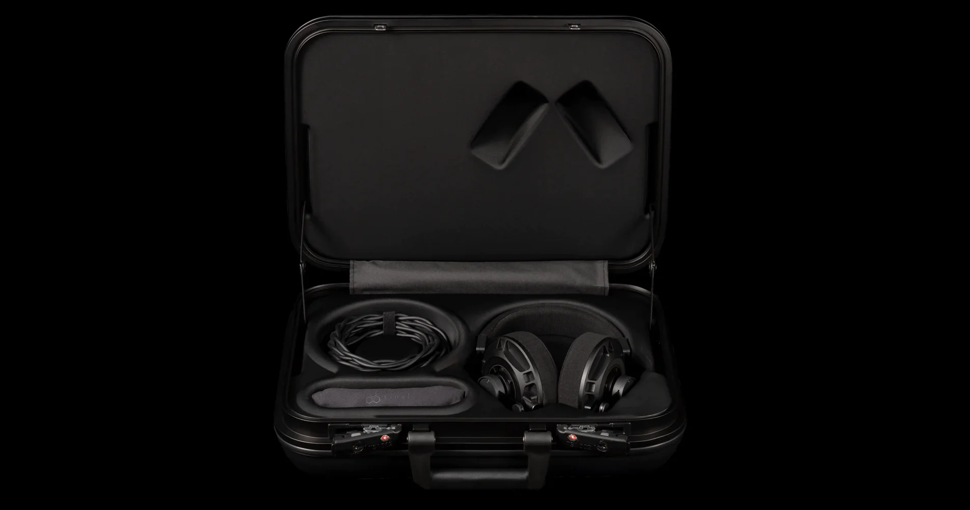 Final Audio D7000 Semi-Open Planar Magnetic Headphones In The Box