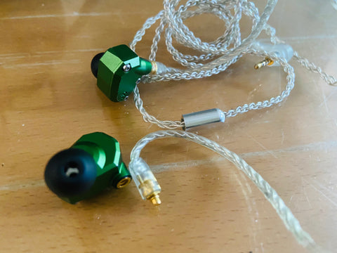 Earphone with detachable cables last longer