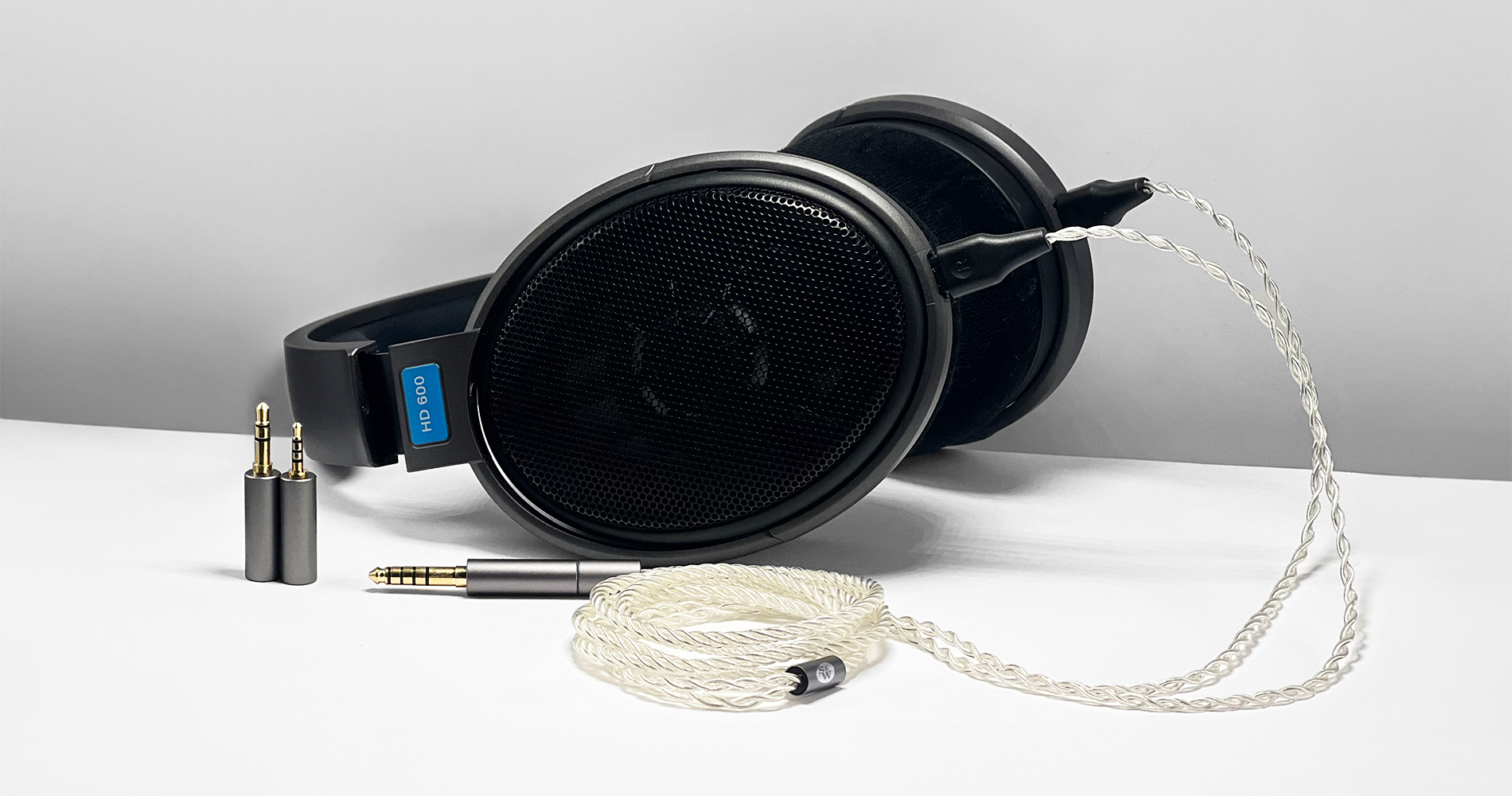 Strauss & Wagner Hagen Braided OFC Silver 3-In-1 Upgrade Cable for Sennheiser HD600/650/660S2/6XX/58X Overview Photograph