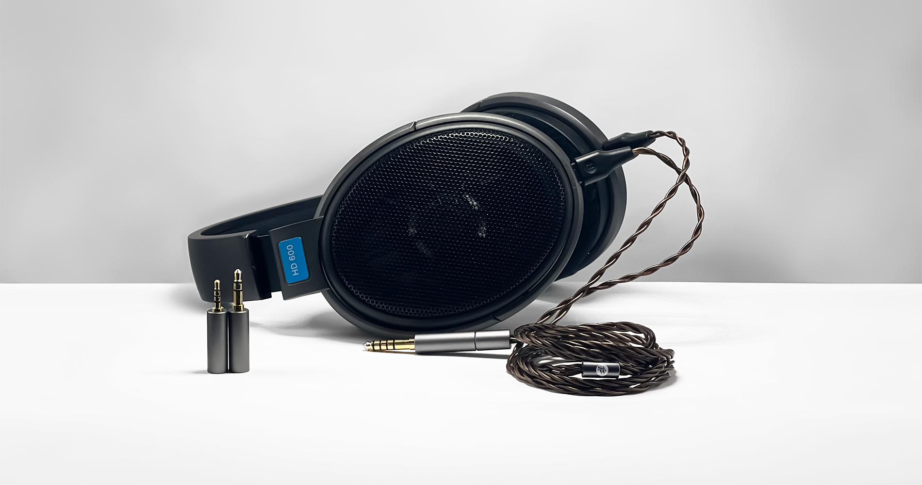Strauss & Wagner Nyon Braided 3-In-1 Upgrade Cable for Sennheiser HD600/650/660S2/6XX/58X Overview Photograph