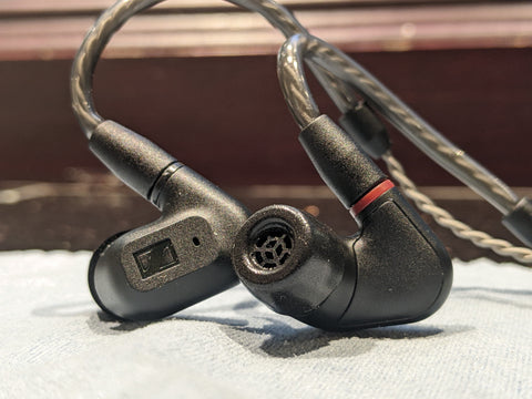 Sennheiser IE 200 Auriculares intraurales con aislamiento de sonido.