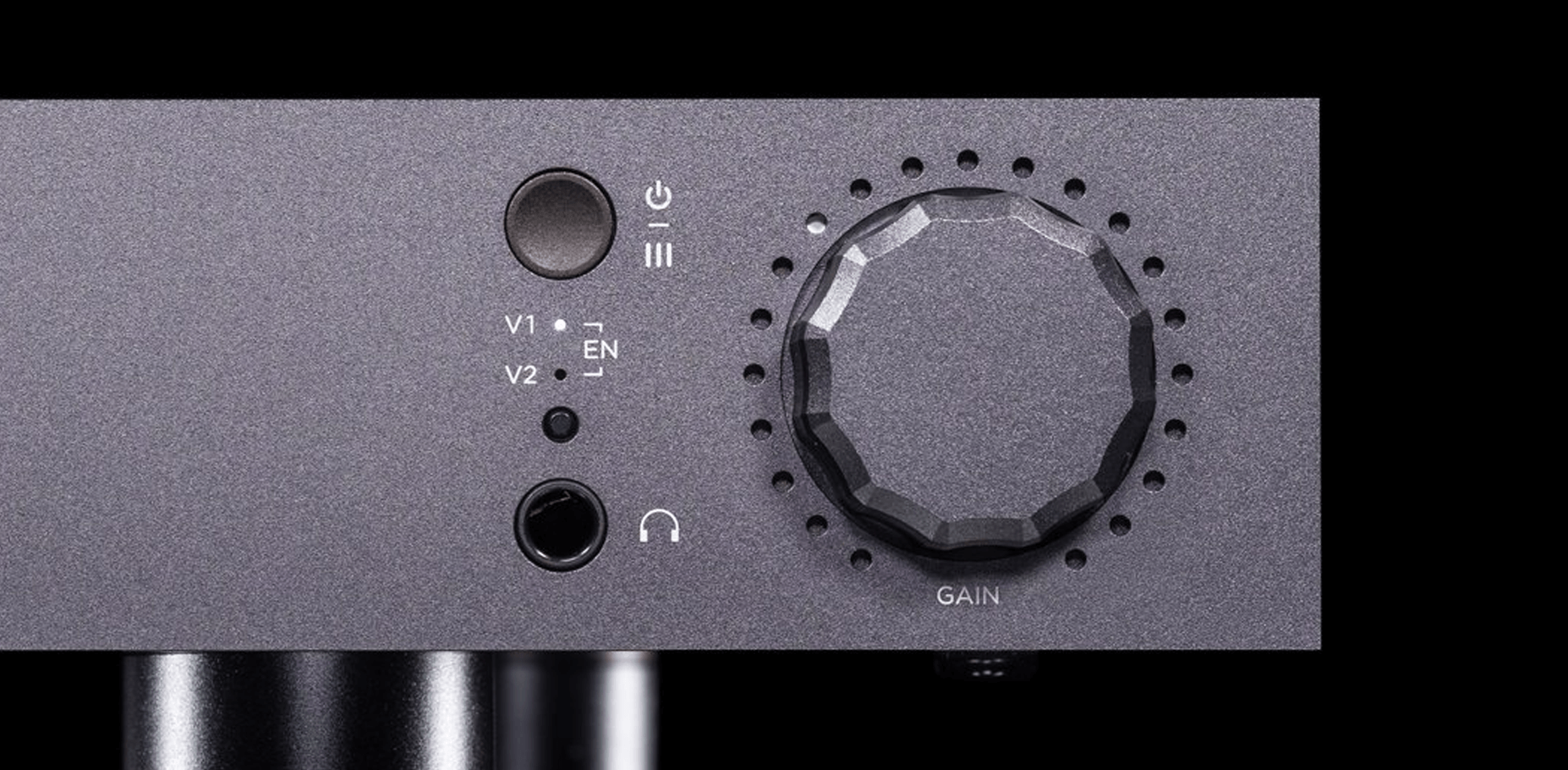 Detail photo of the Enleum AMP-23R gain phase control system.