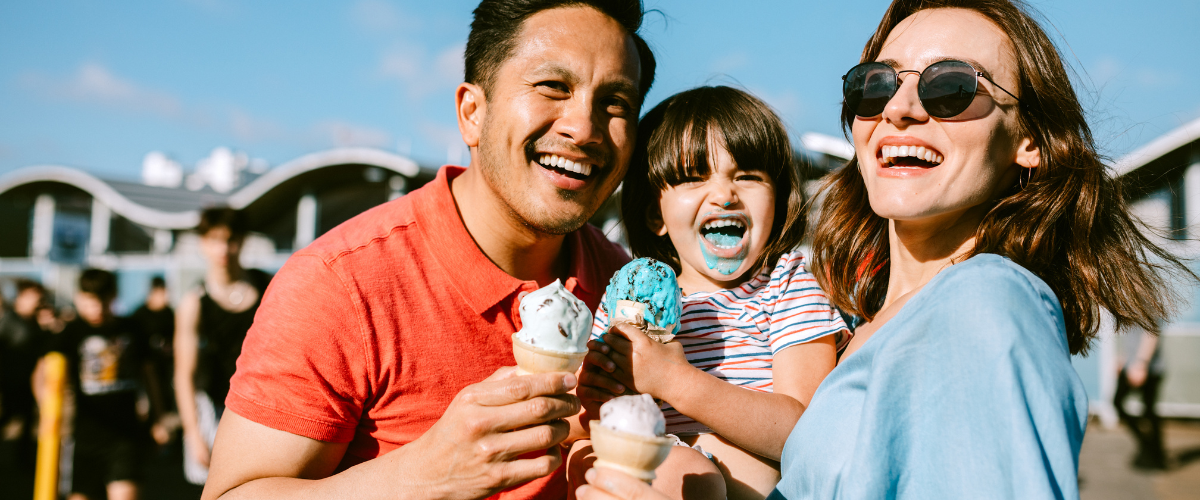 Family_enjoying_cones