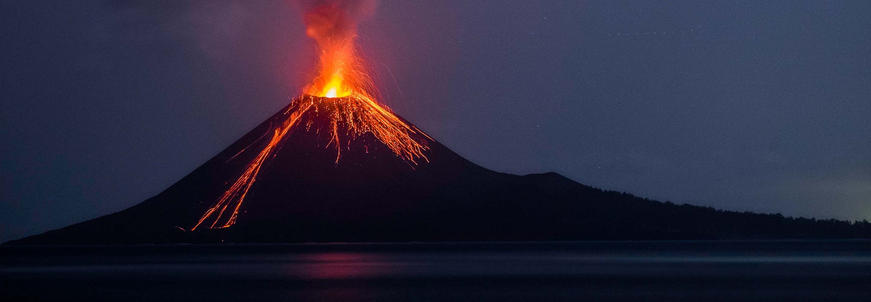 There is volcanic activity on Mount Ruang. Protect yourself from vog, gas, and ash; follow health recommendations. Click here.