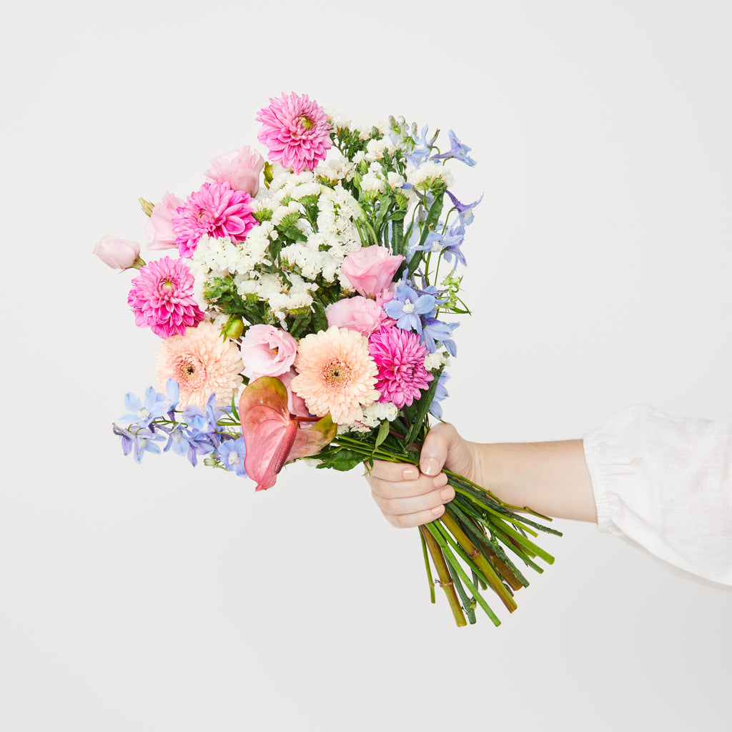 the sienna dahlia bouquet for housewarming