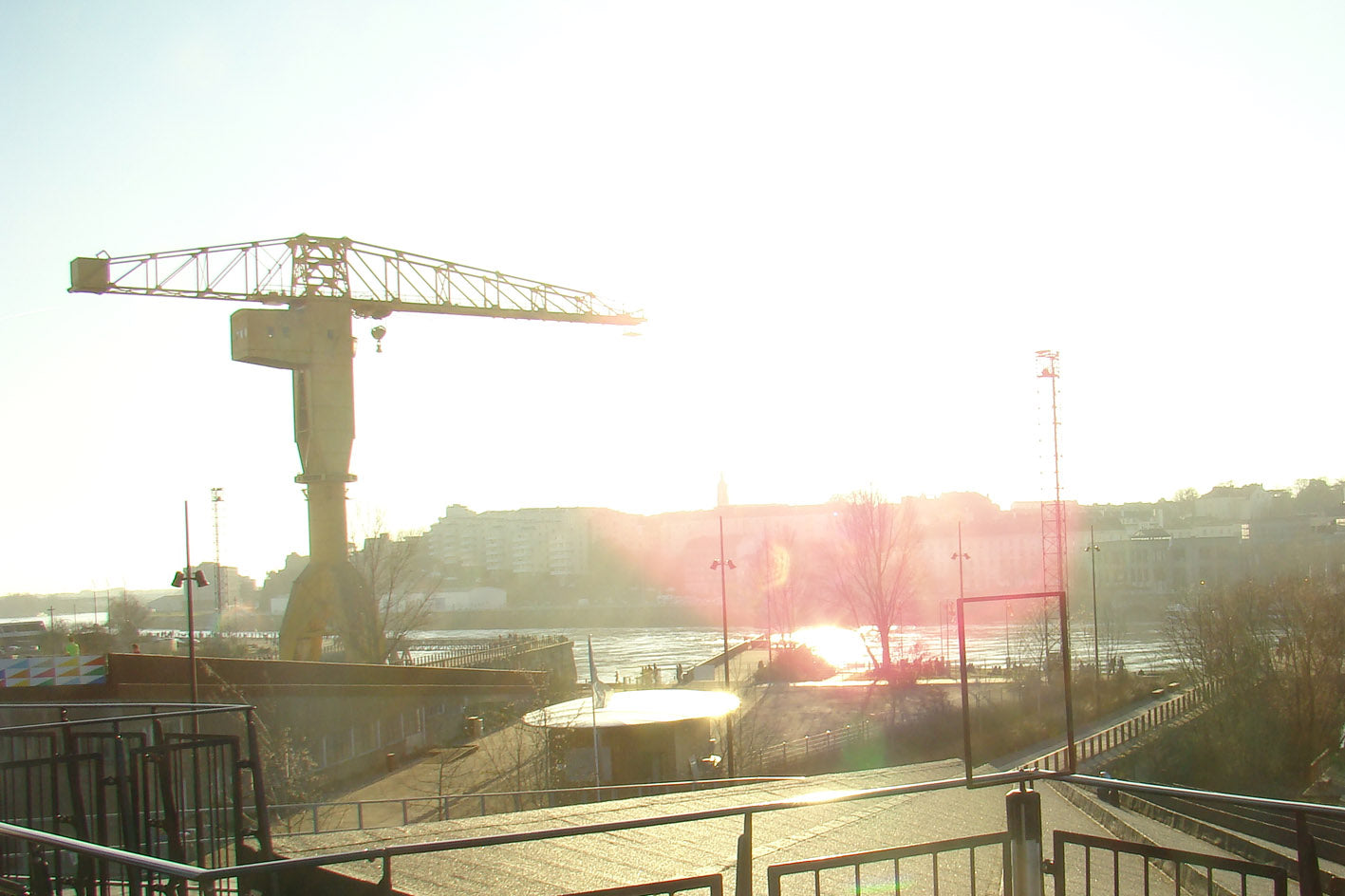 grue jaune chantiers navals nantes