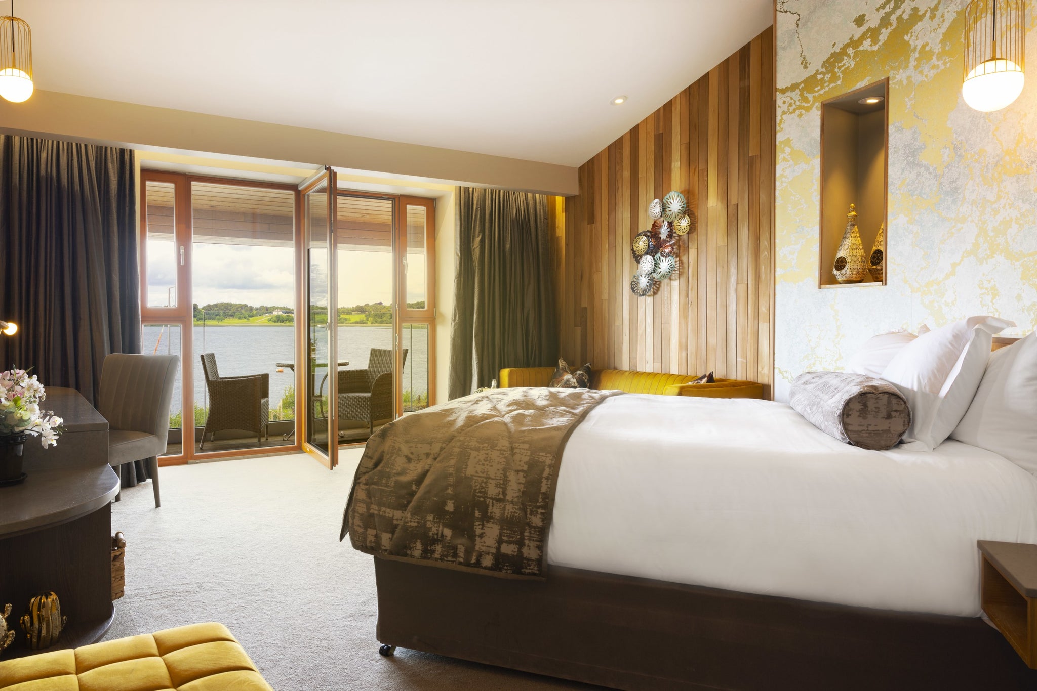 Bedroom-at-Wineport-lodge-and-spa