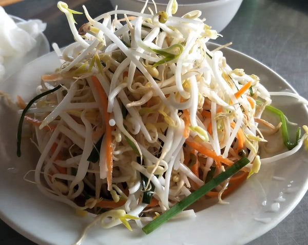 Bean sprout salads accompanying Bánh cuốn