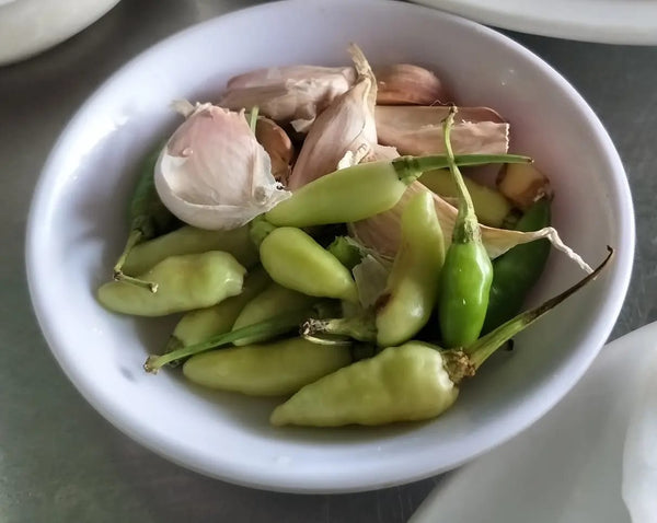 Raw garlics and green chillies accompanying Bánh cuốn