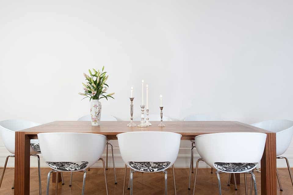 Simple and clean dining room decor