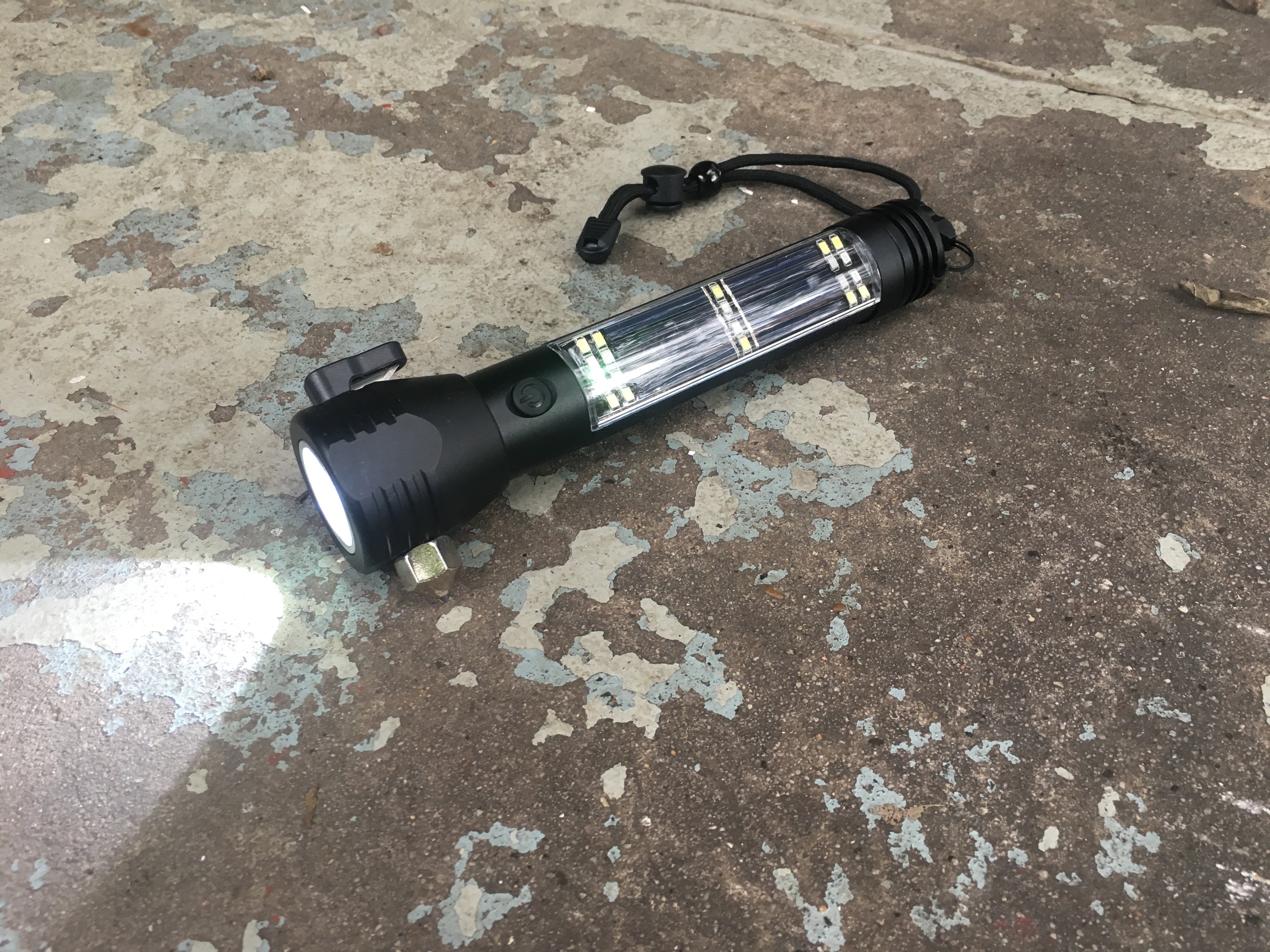 flashlight that charges by shaking