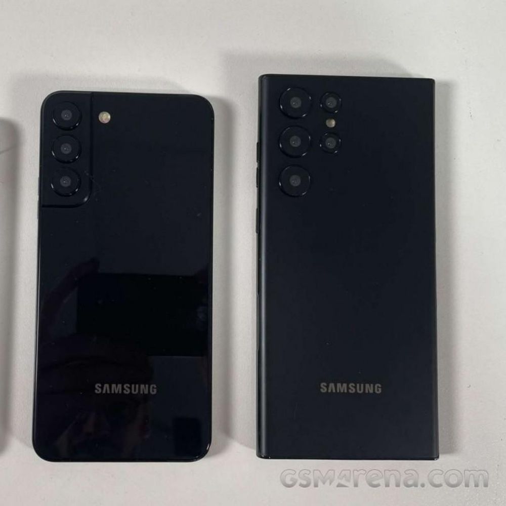 Dummy devices of the Galaxy S22 Series