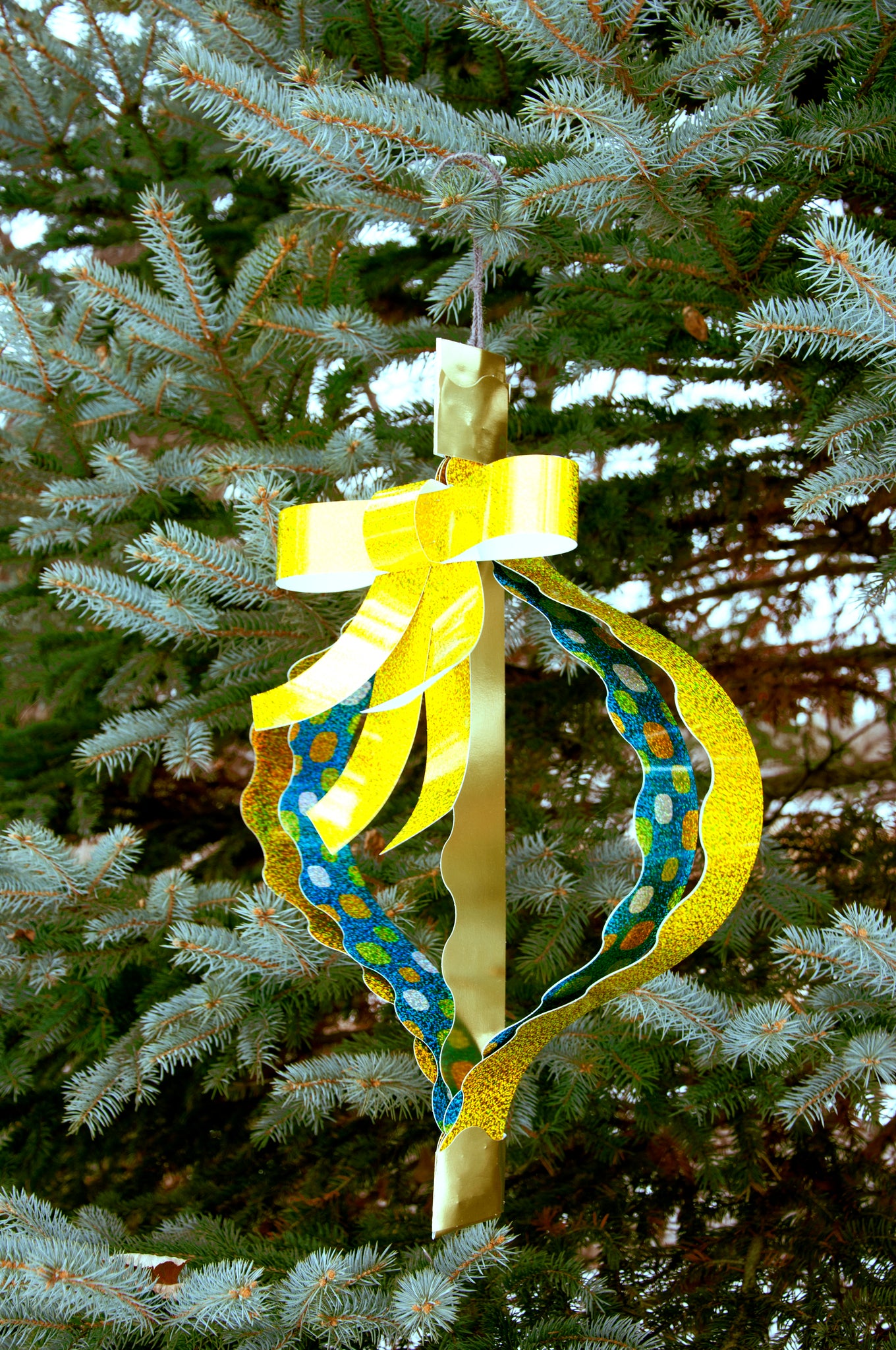 Giant sparkle Christmas tree ornaments DIY