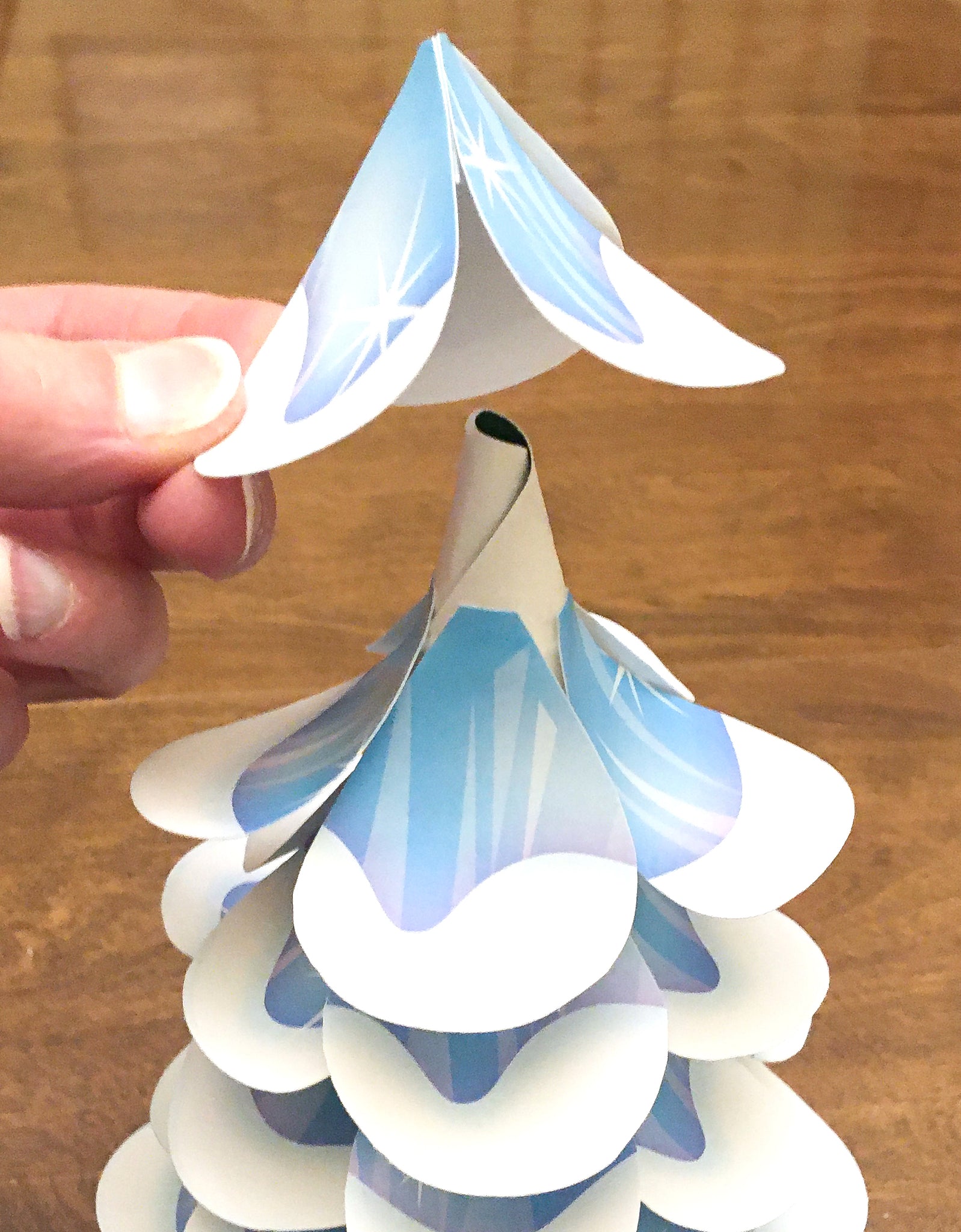 Tabletop paper Christmas trees decoration DIY project