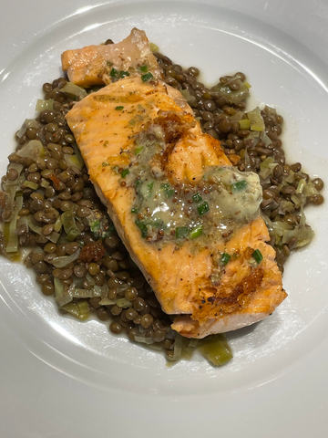 Herb and Mustard Salmon on a Bed of Lentils – Chefmompam