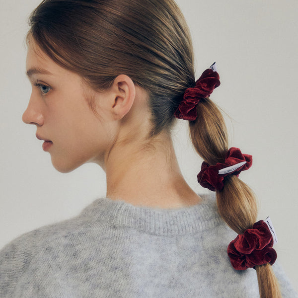 MINI VELVET SCRUNCHIE (BURGUNDY)