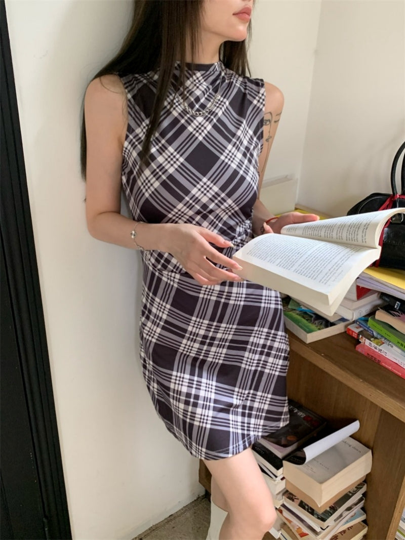 Half polar check sleeveless dress