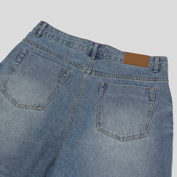 Cutting bermuda denim pants 