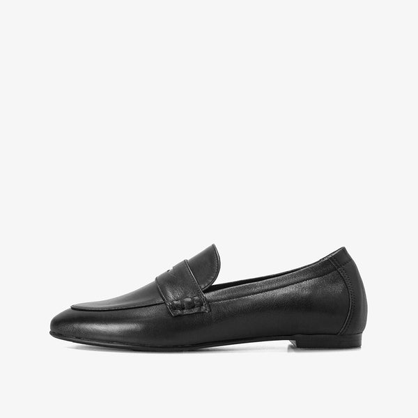 MODERN PENNY LOAFER IN BLACK