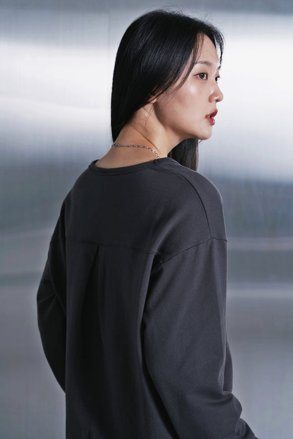 ESSENTIAL PLEAT U-NECK TEE (Charcoal)