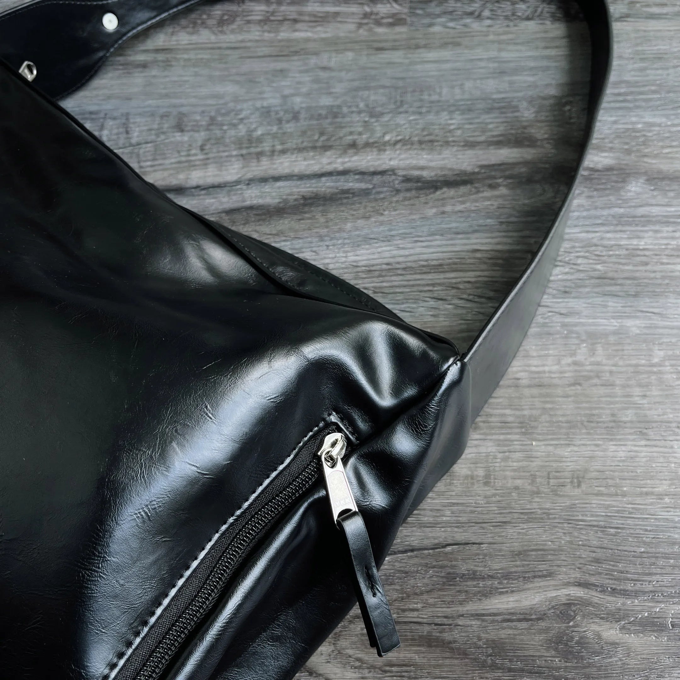 ジッパーレザーバッグ