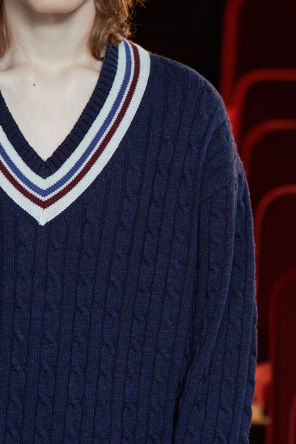 CABLE V NECK CRICKET KNIT / NAVY