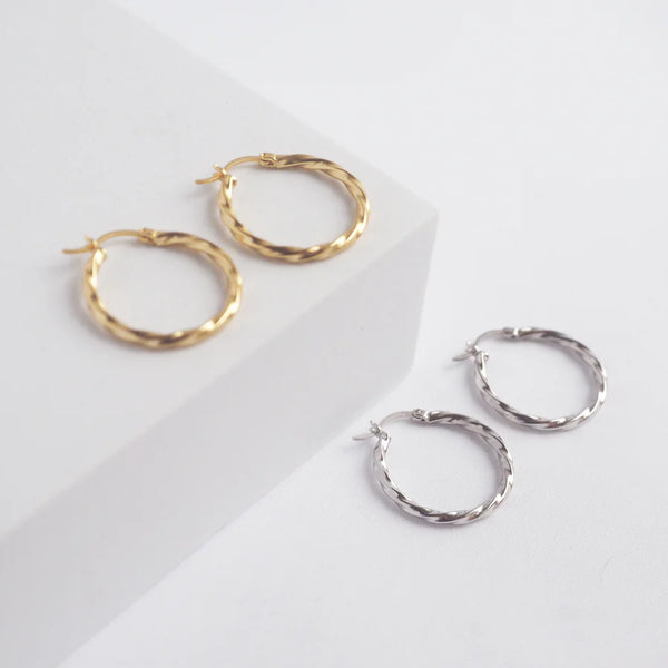 ズリツイストフープピアス