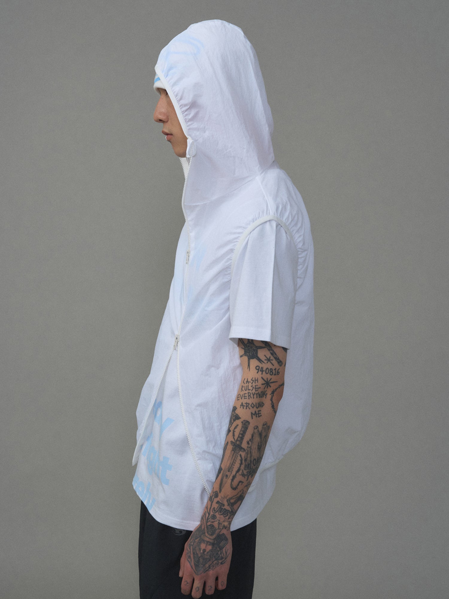 CURVED ZIPPER NYLON HOOD VEST WHITE