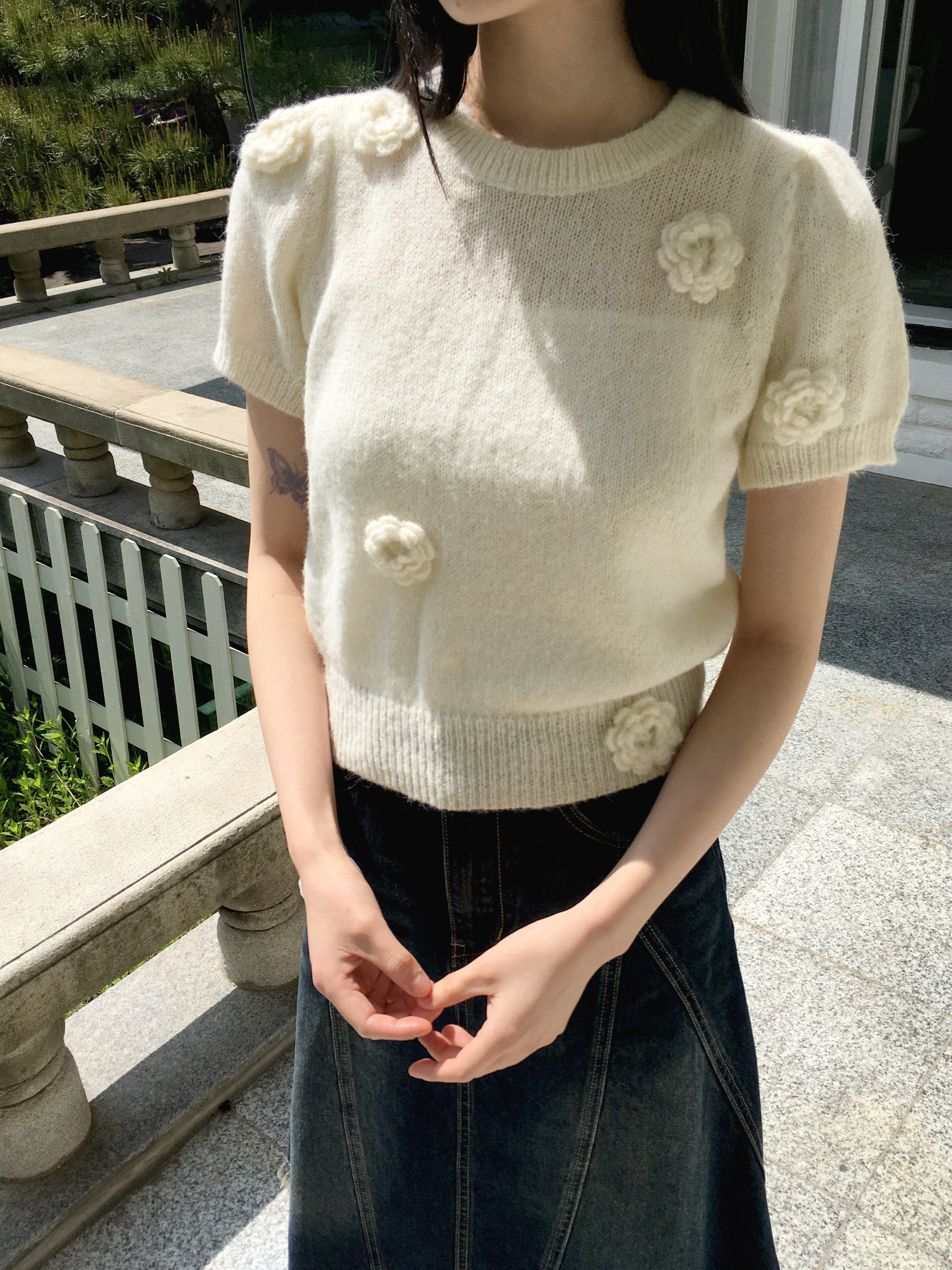 Bwal flower round short sleeve knit