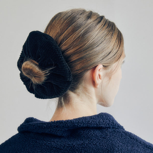 CORDUROY SCRUNCHIE (BLACK)