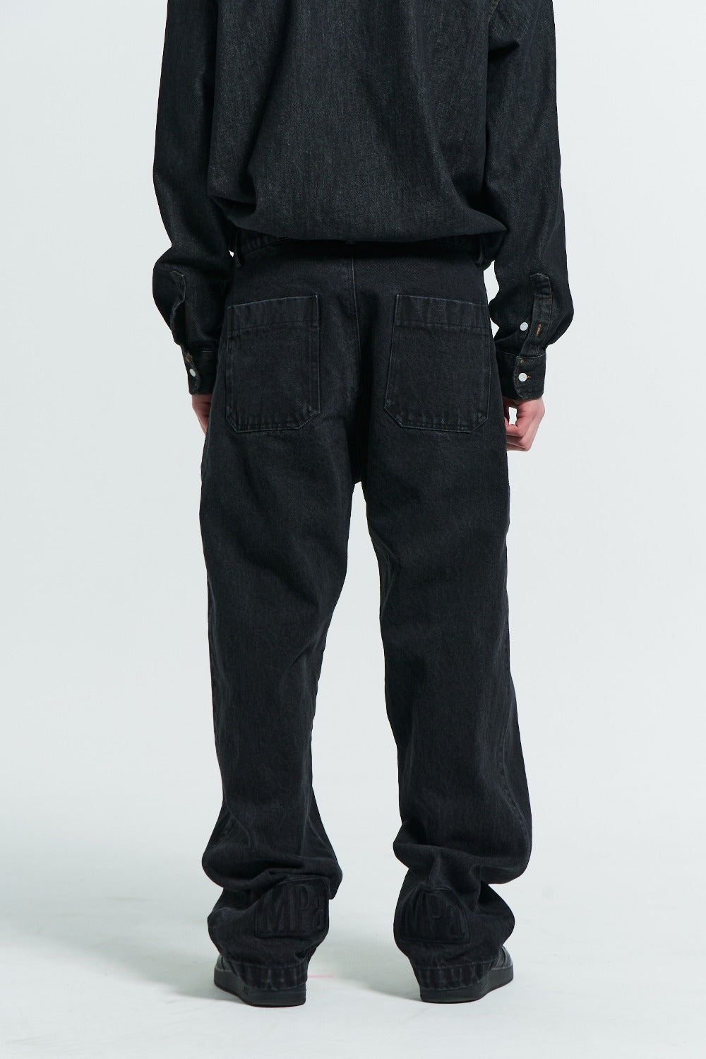 MPa CALF LOGO DENIM PANTS (BLACK)