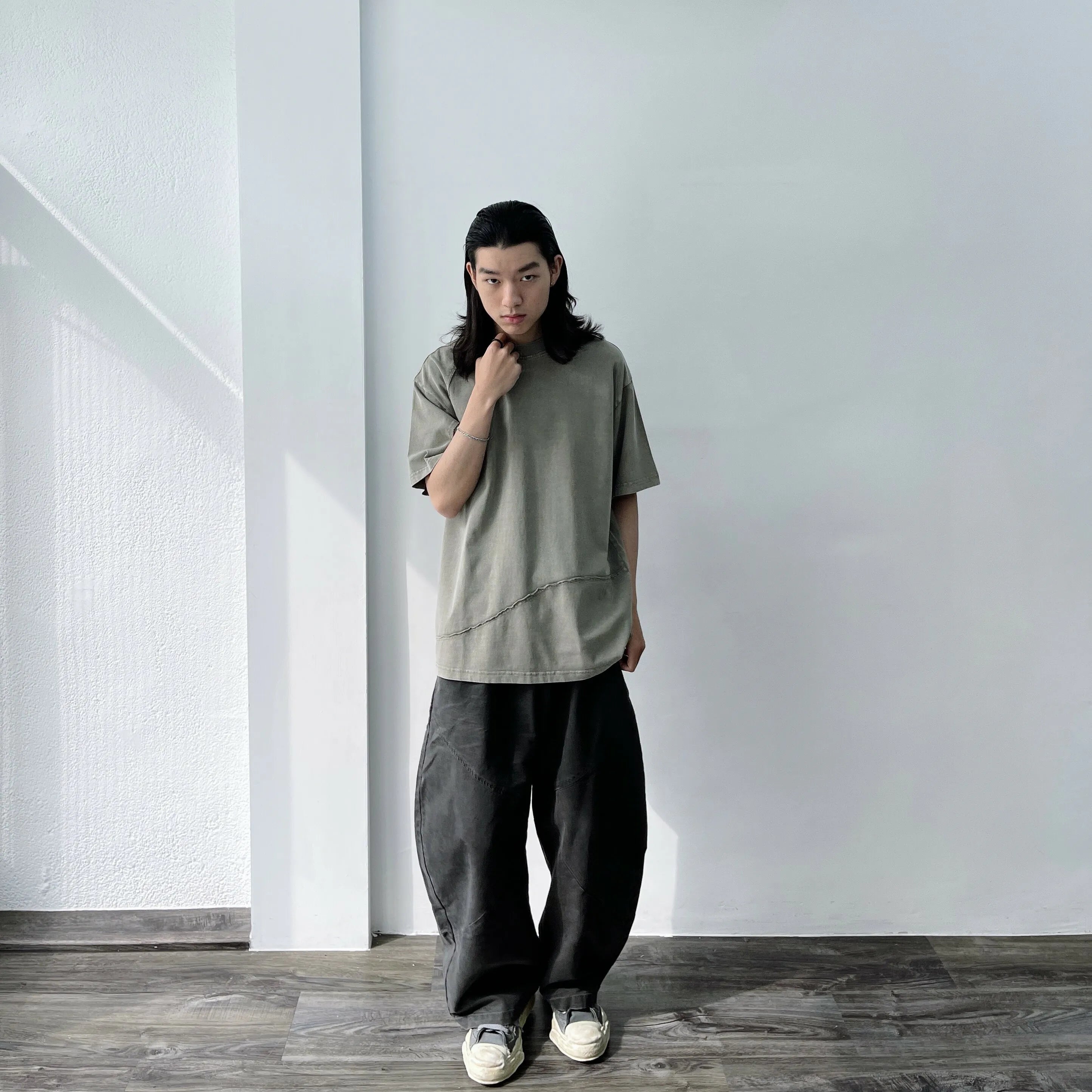 アシンメトリーストライプTシャツ