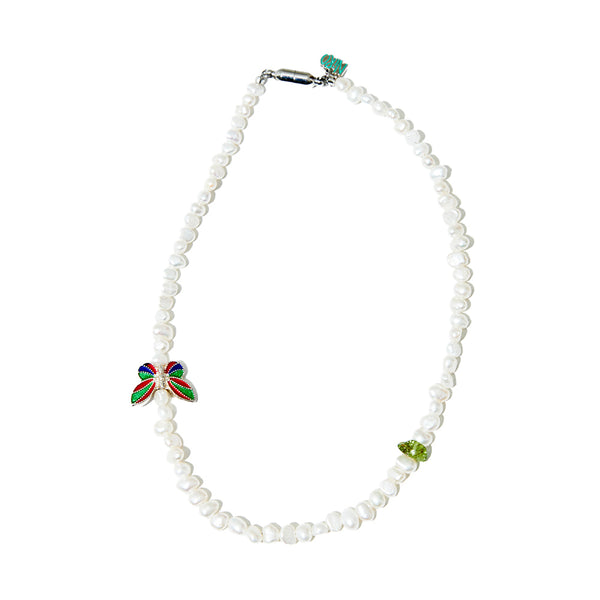 [NIROSERENDIPITY] PEARL n BUTTERFLY n GREENSTONE NECKLACE