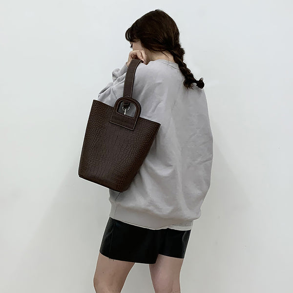 single bucket bag-brown