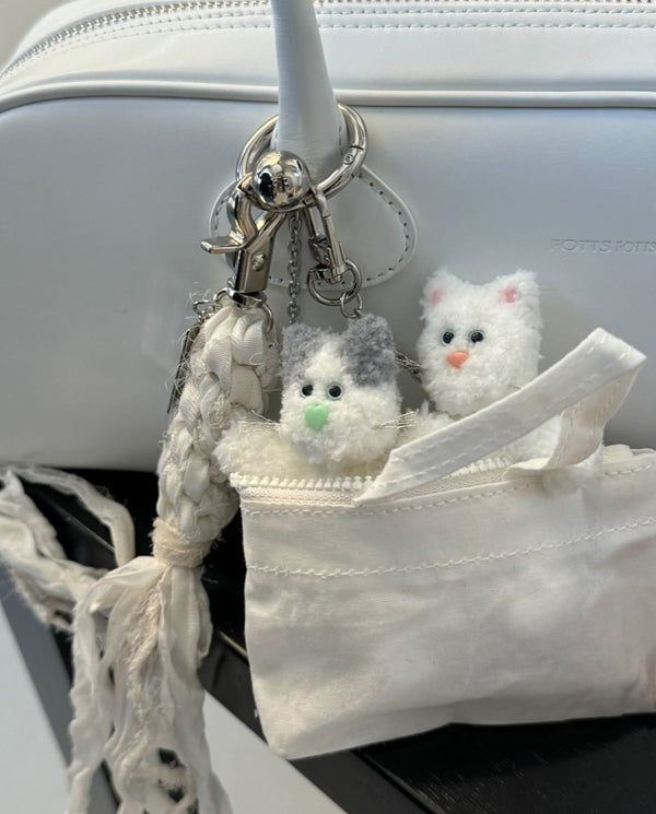 [made] white cat keyring