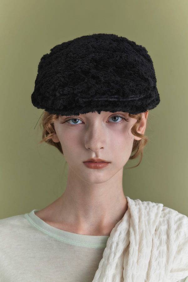 FLAT CAP IN BLACK FUR PASTRY