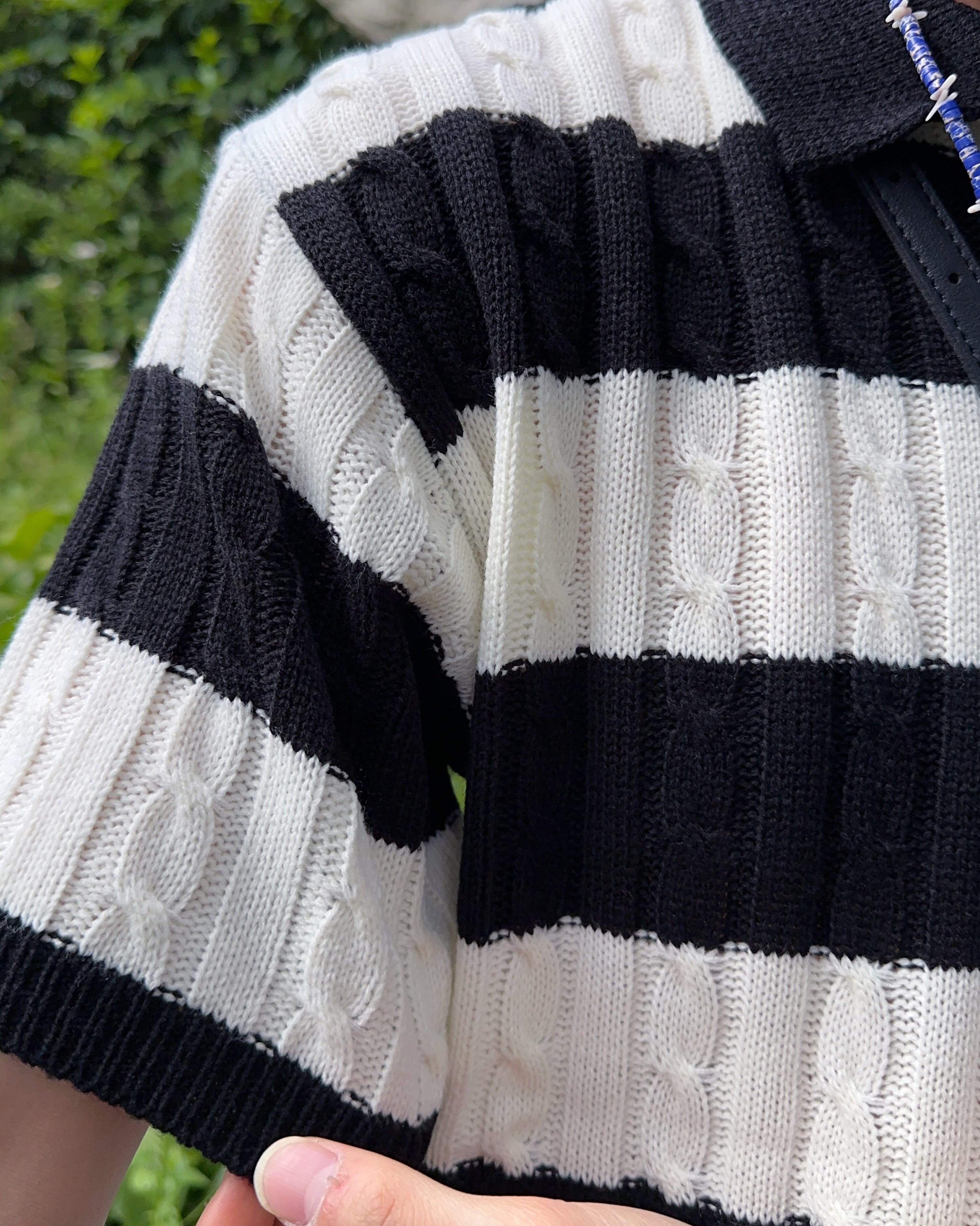 Brin collar striped knit