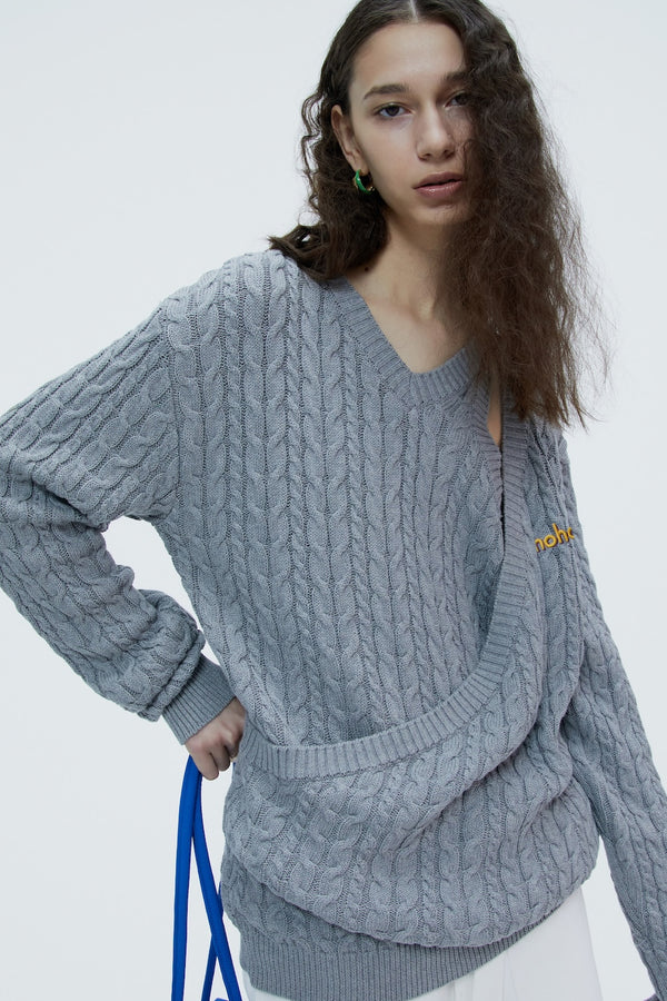 CUT-OUT TWO WAY CABLE KNIT GRAY